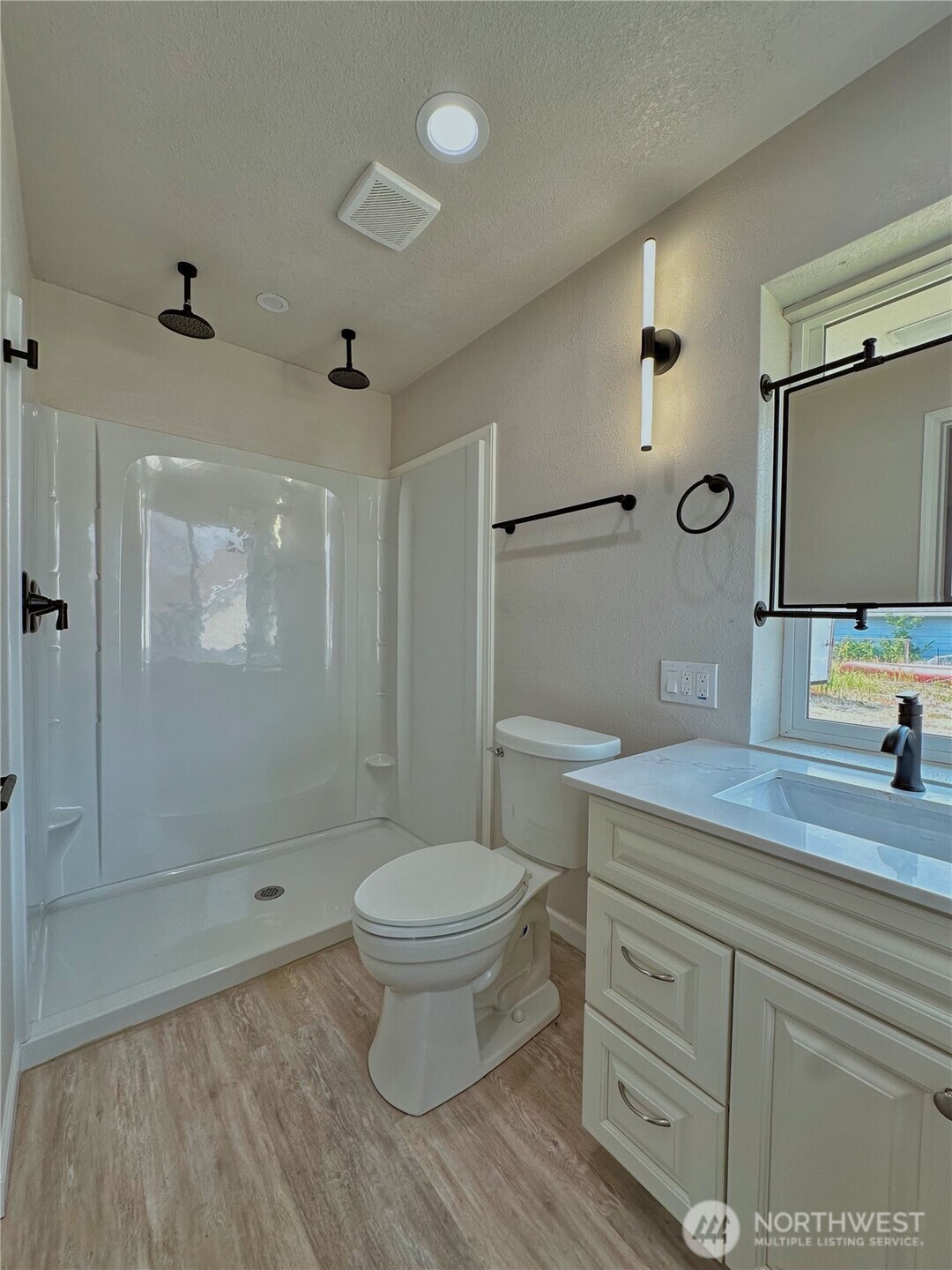 1013 River Drive