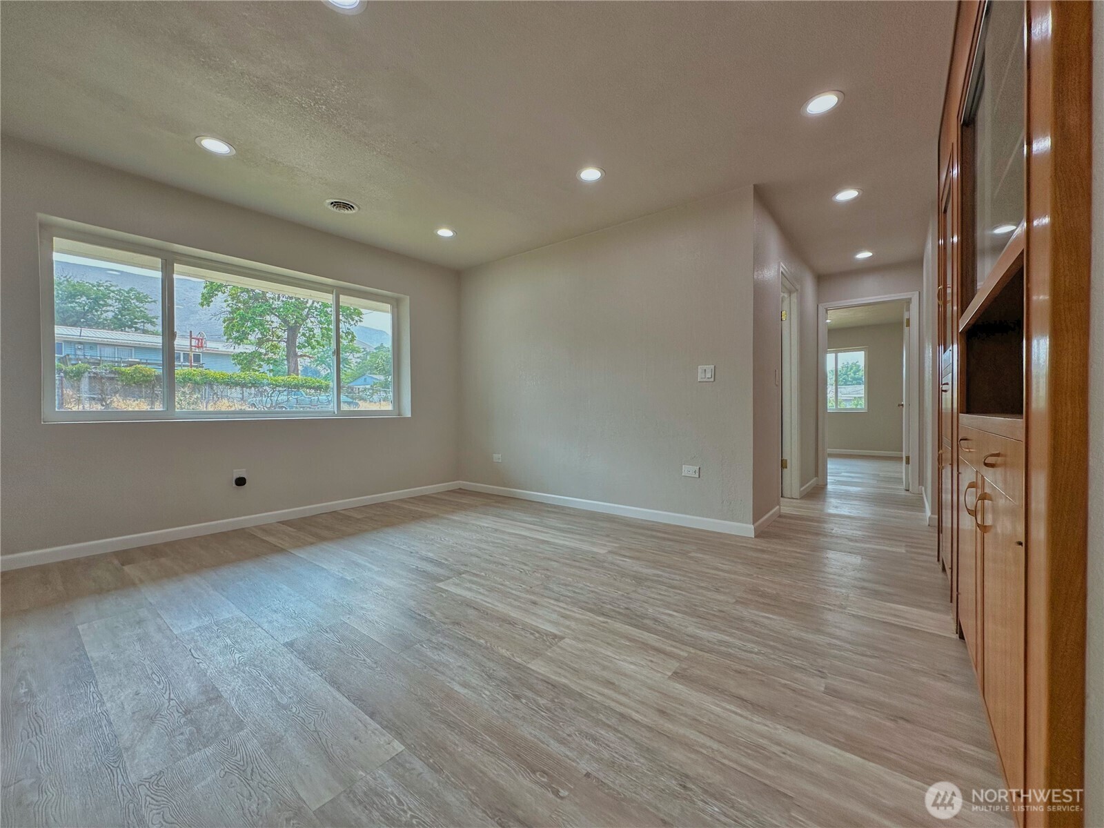 1013 River Drive