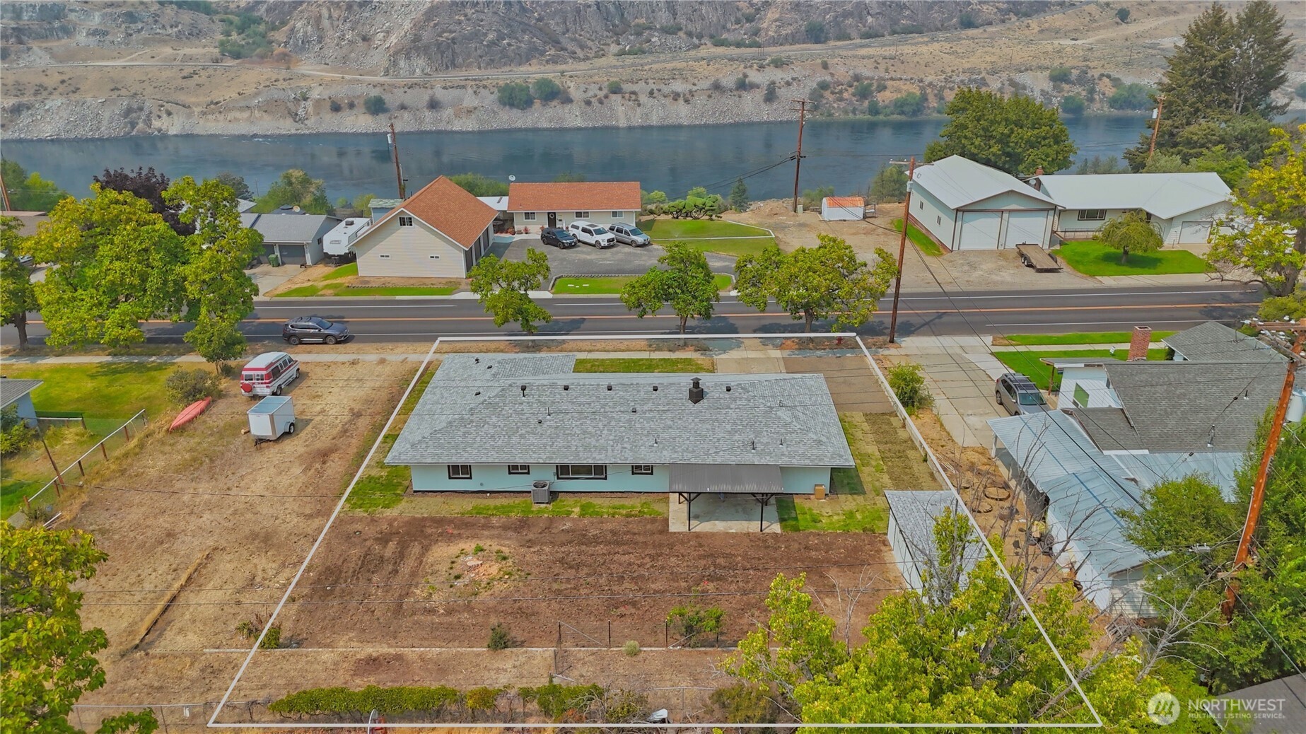 1013 River Drive