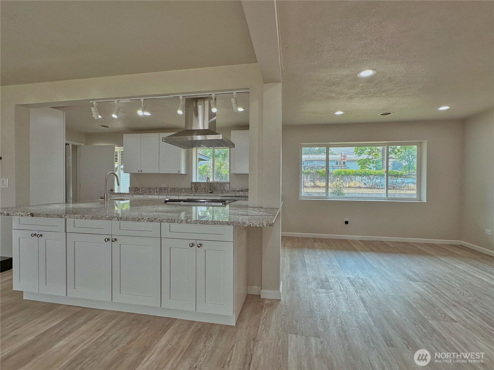1013 River Drive