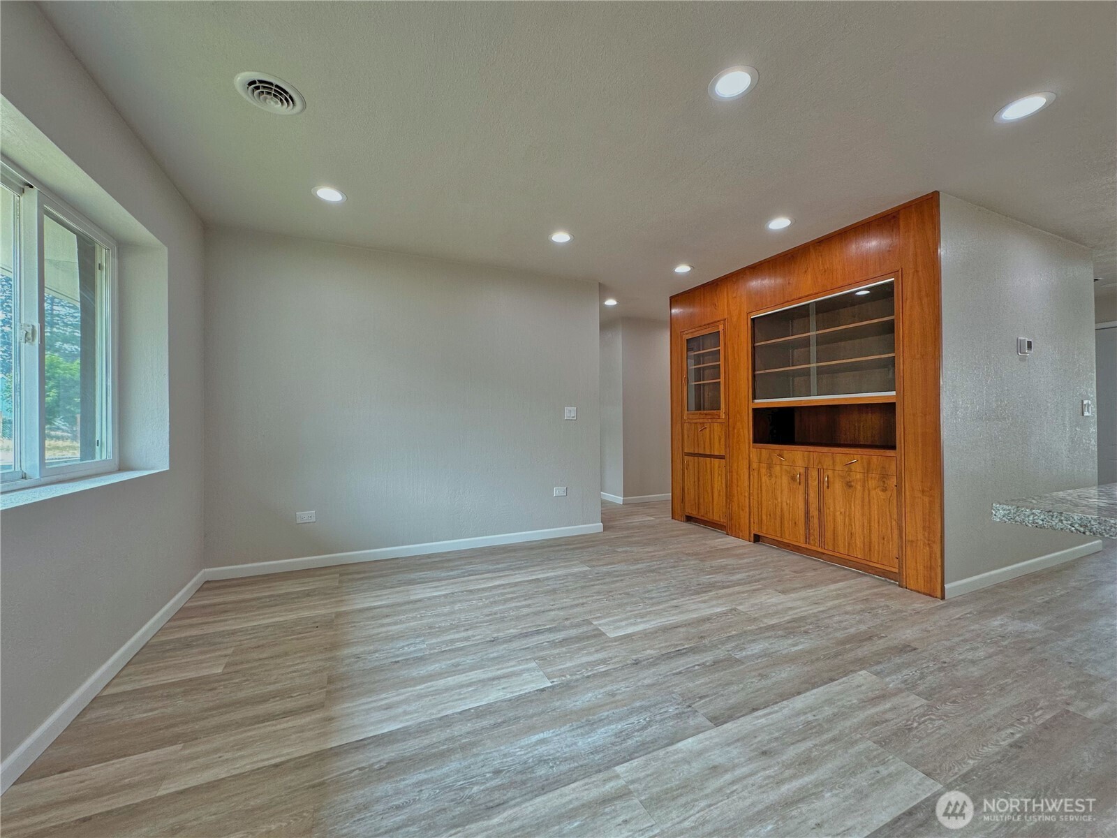 1013 River Drive