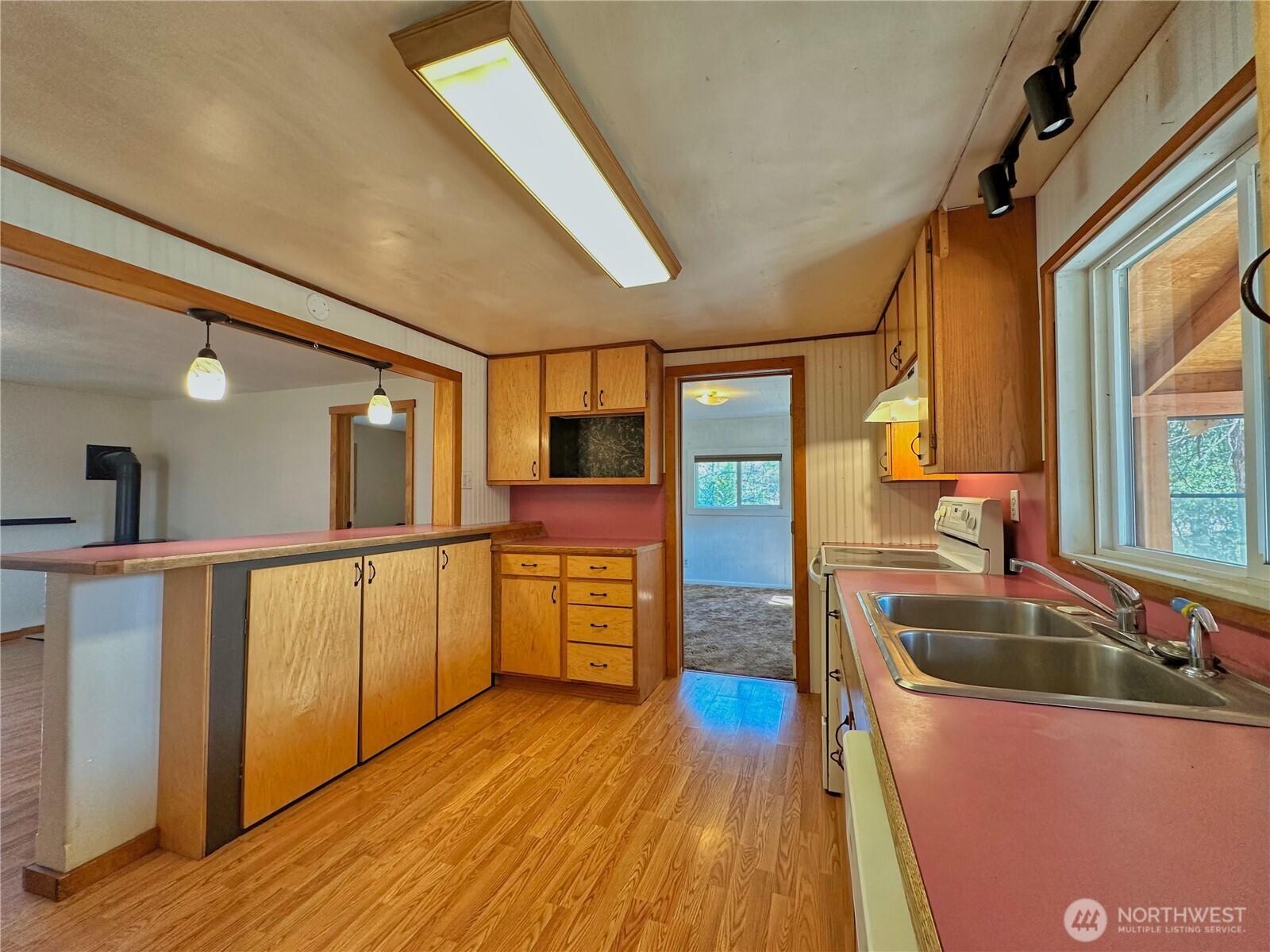 1211 Hughes Lane