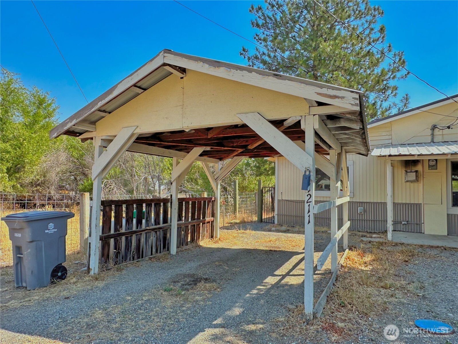 1211 Hughes Lane