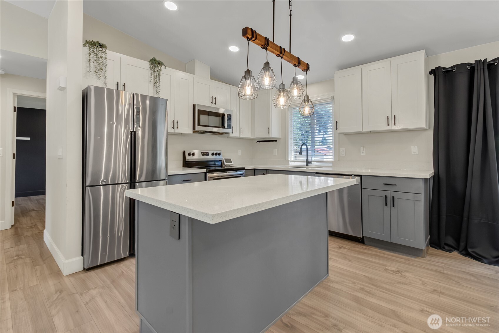 902 194th Street E