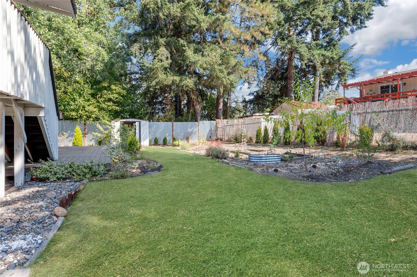 902 194th Street E