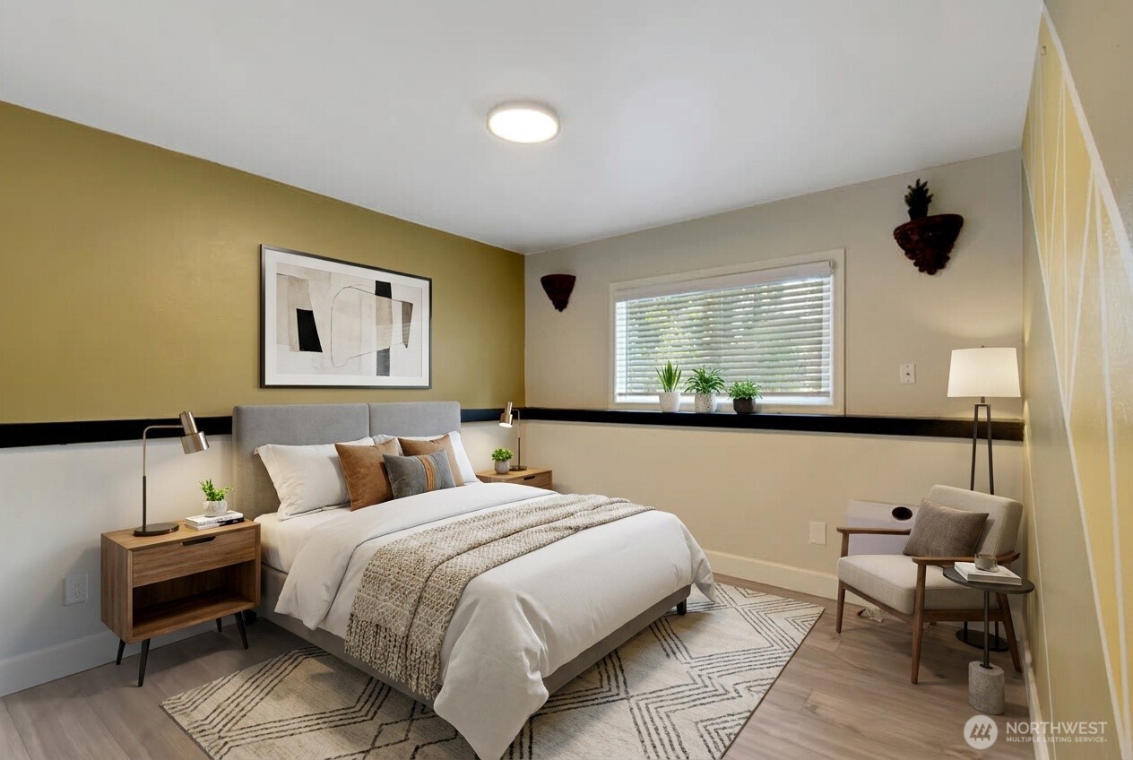 902 194th Street E