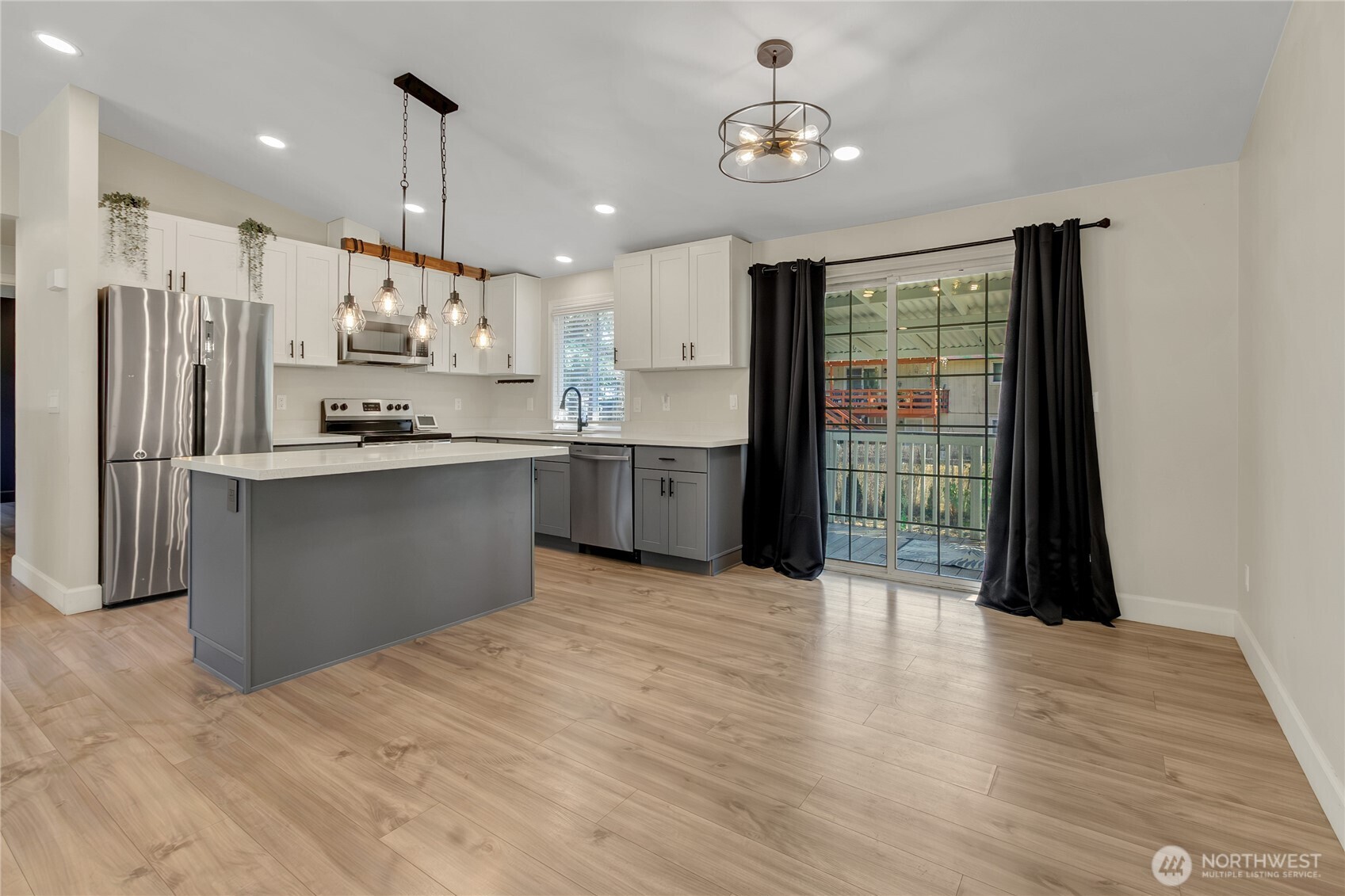 902 194th Street E