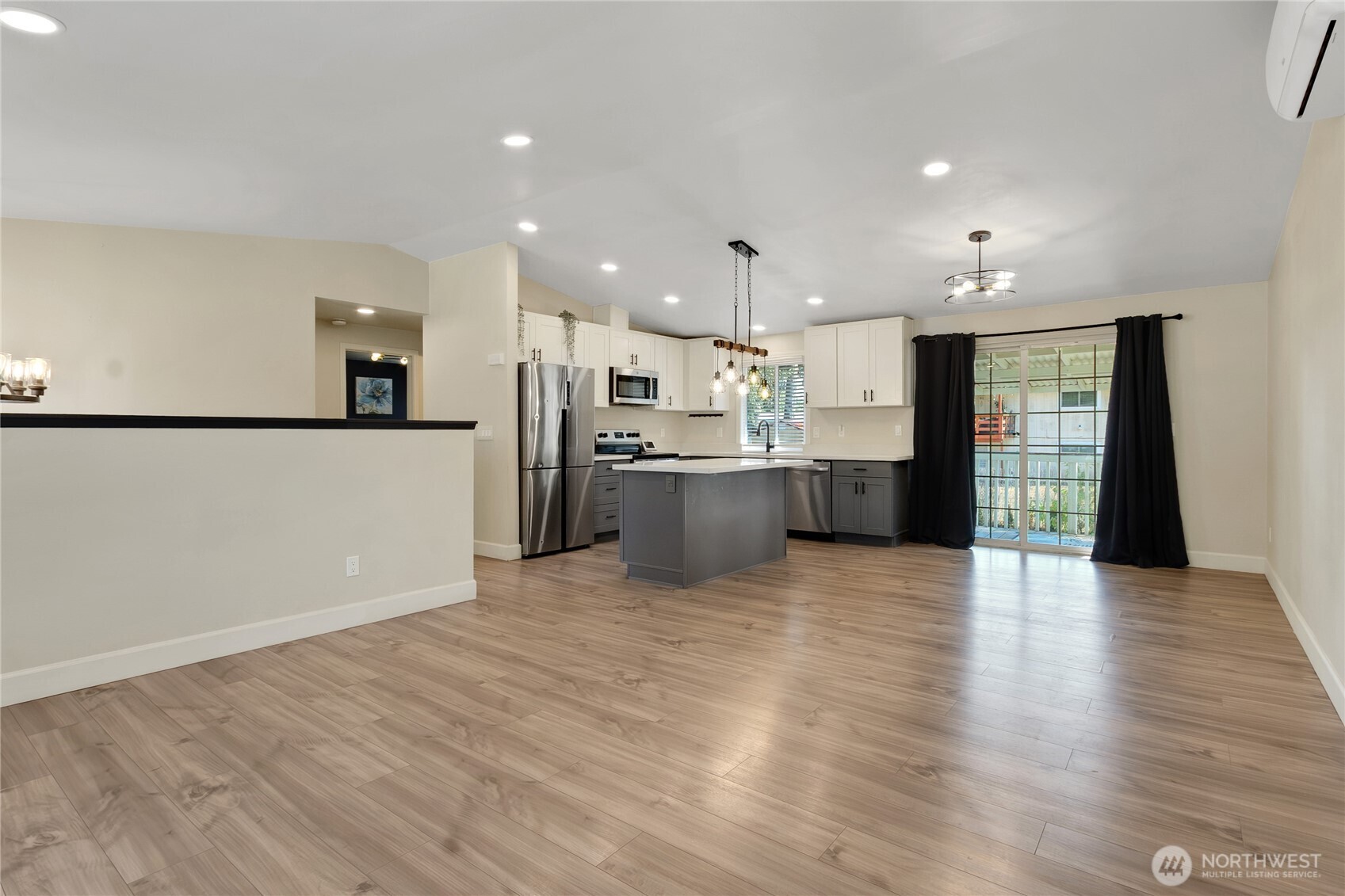 902 194th Street E
