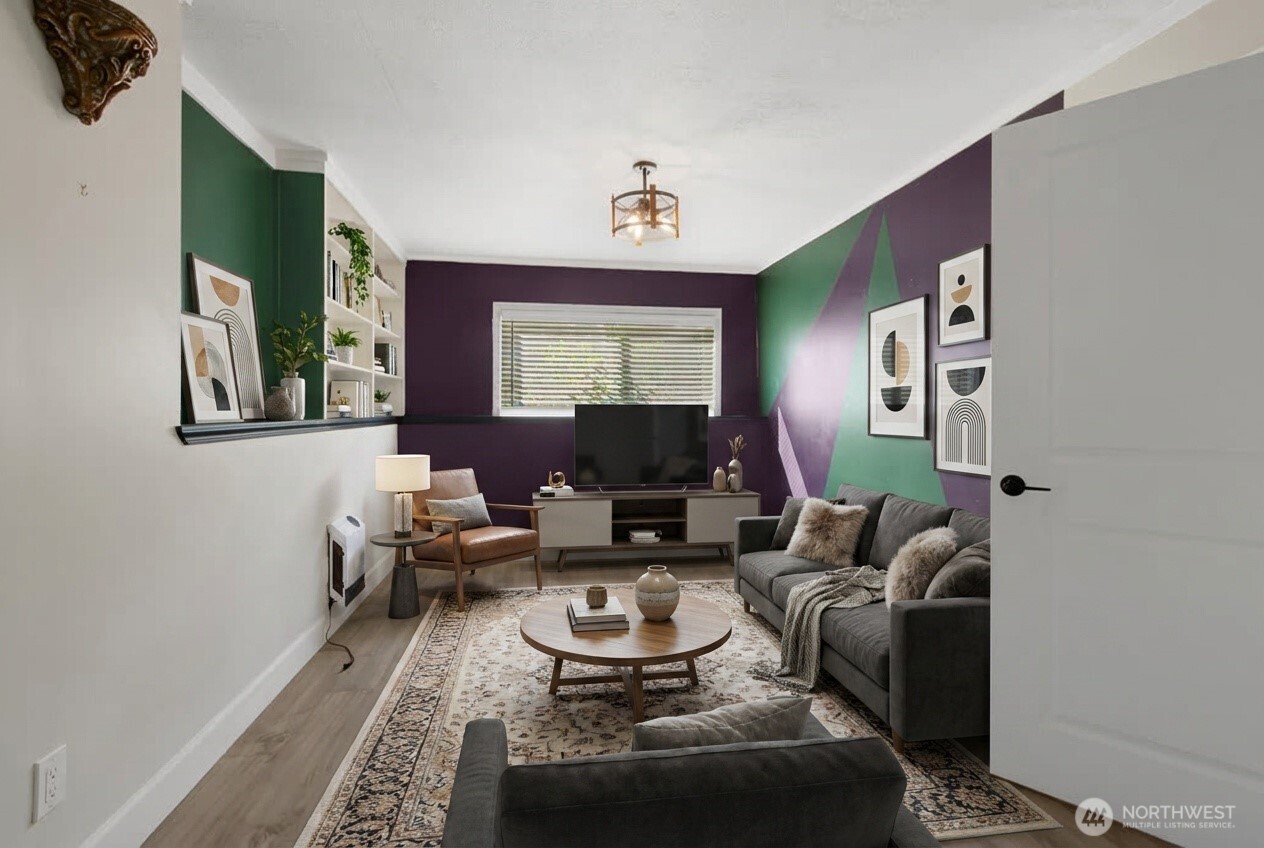 902 194th Street E