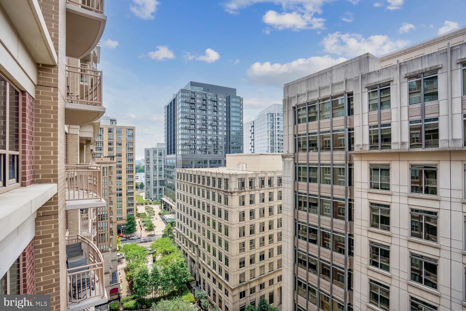 888 N QUINCY STREET 1407