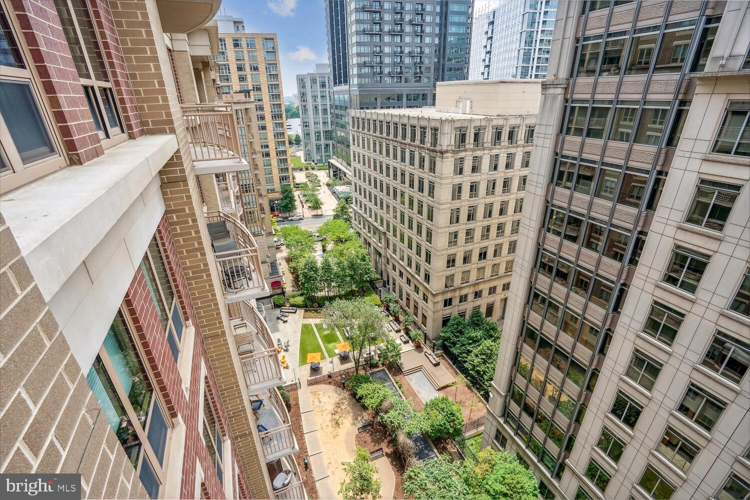 888 N QUINCY STREET 1407