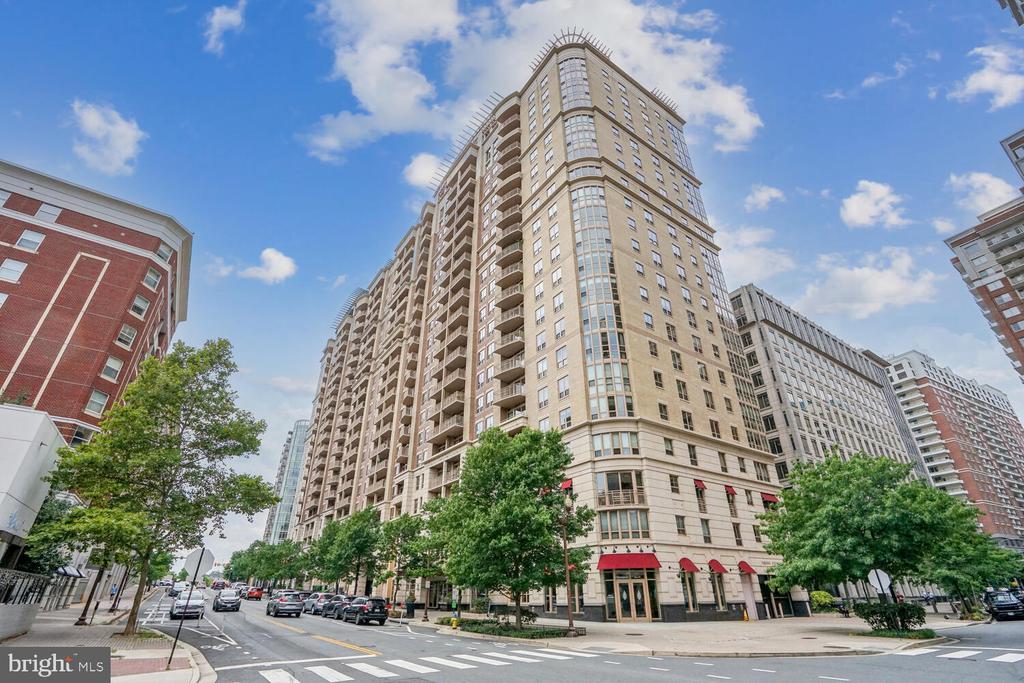888 N QUINCY STREET 1407