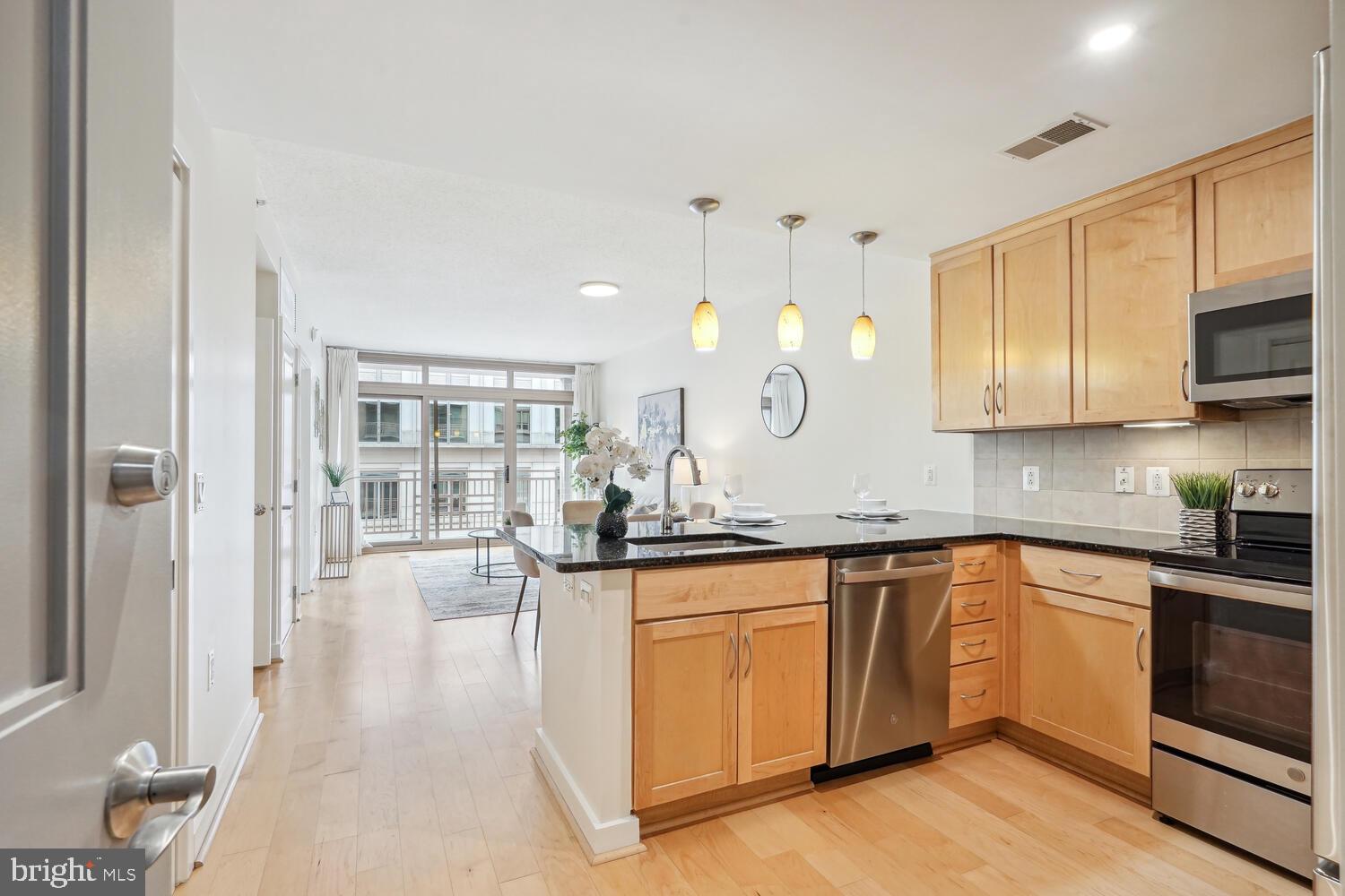 888 N QUINCY STREET 1407