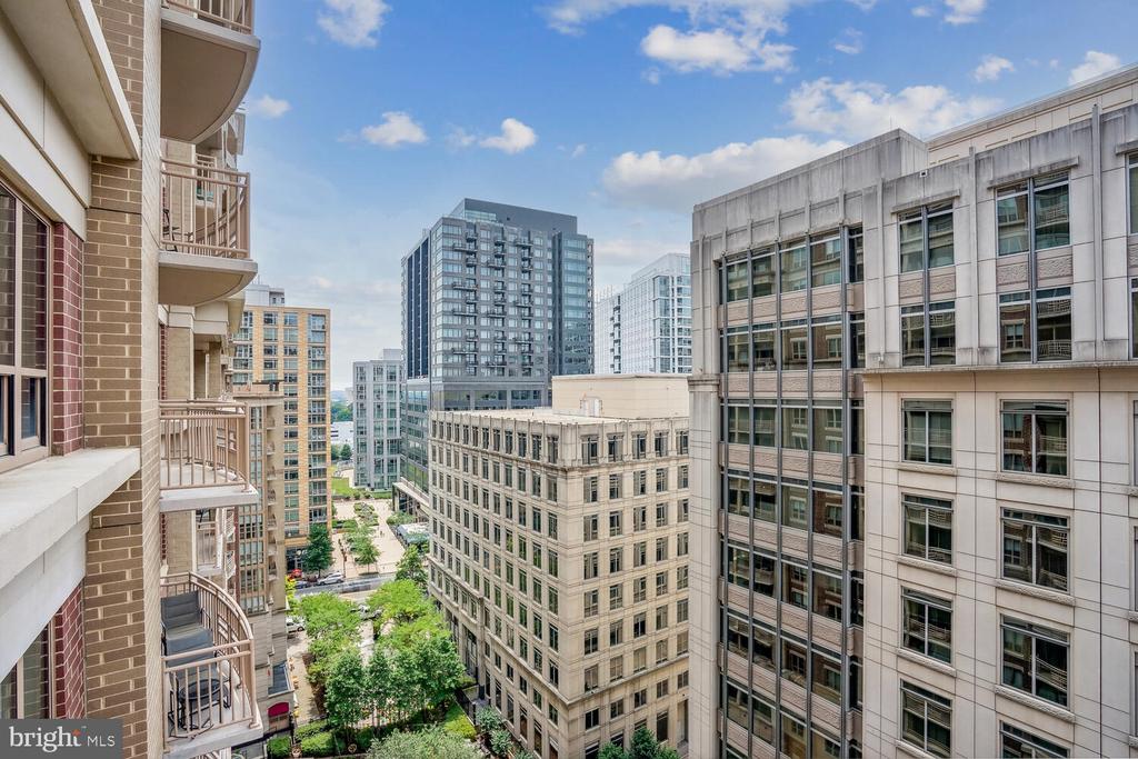 888 N QUINCY STREET 1407