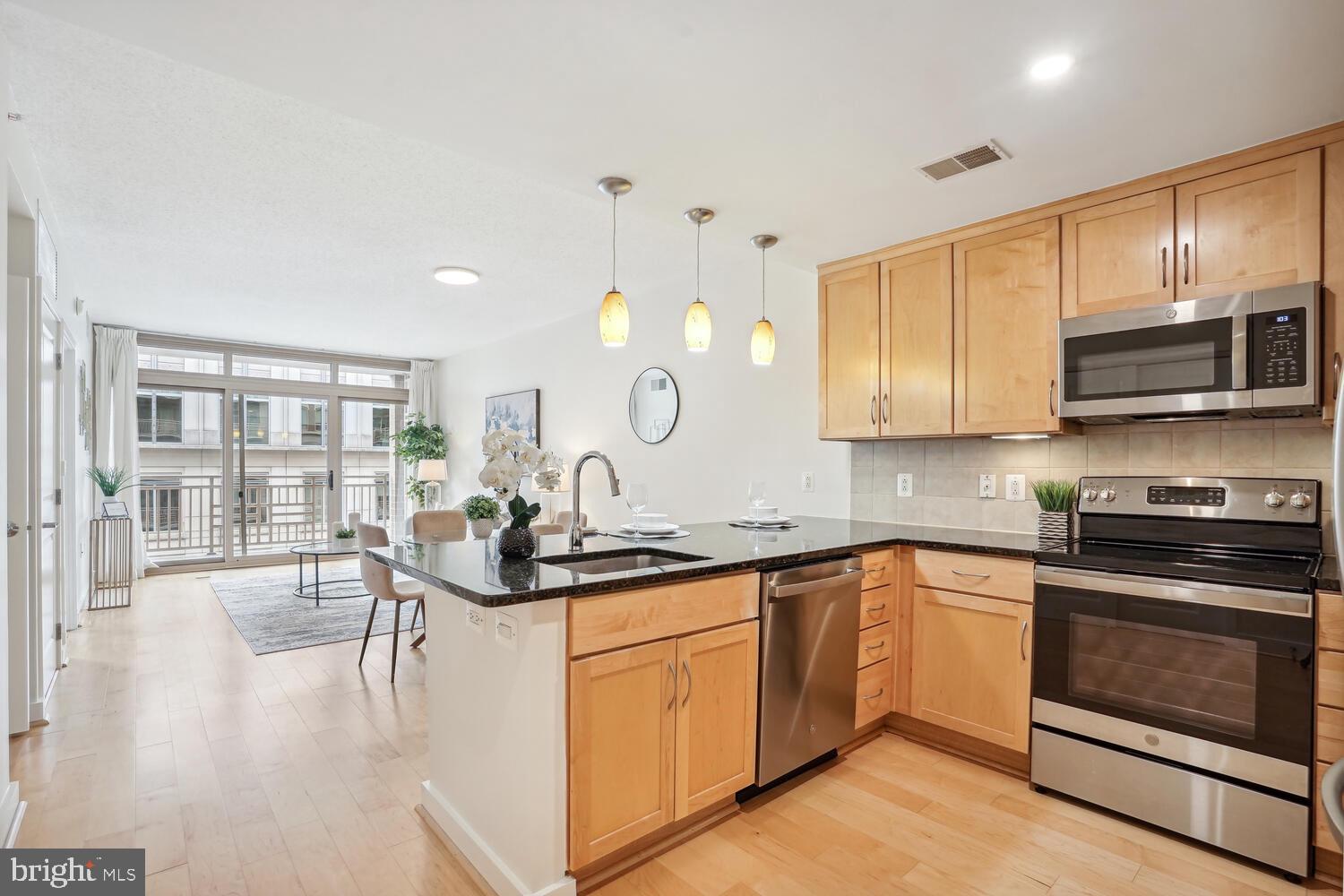 888 N QUINCY STREET 1407