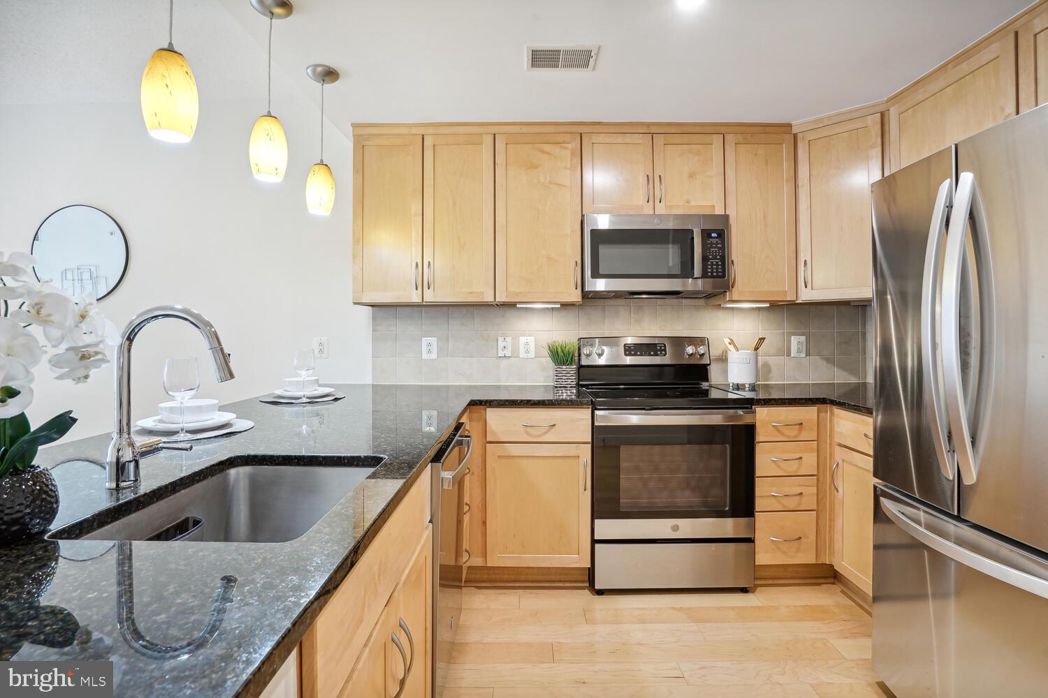 888 N QUINCY STREET 1407