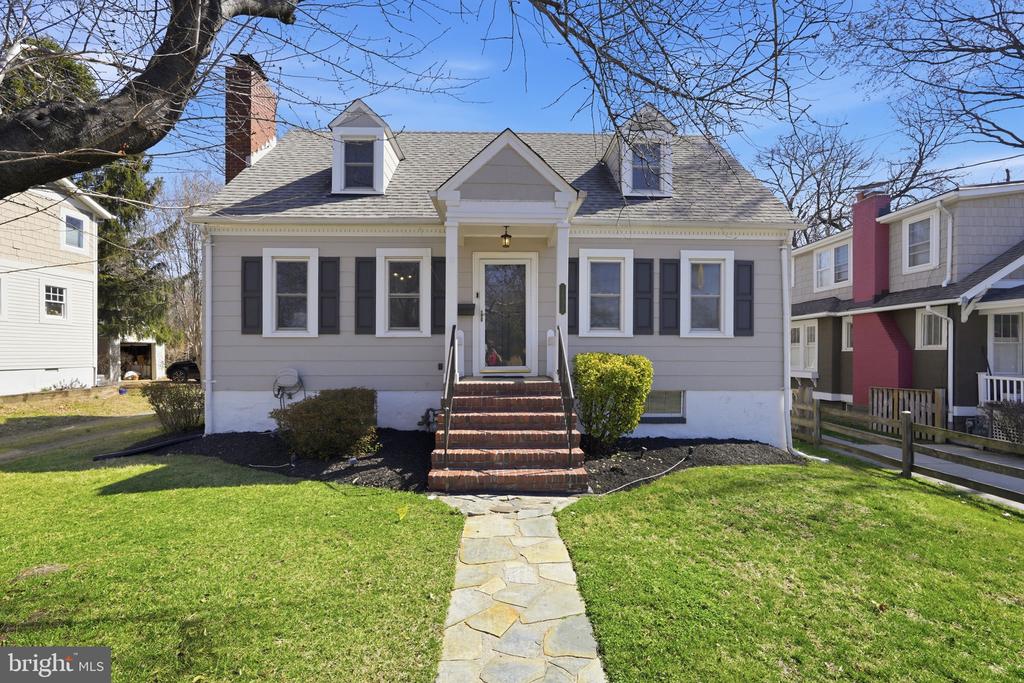 1529 N GLEBE ROAD