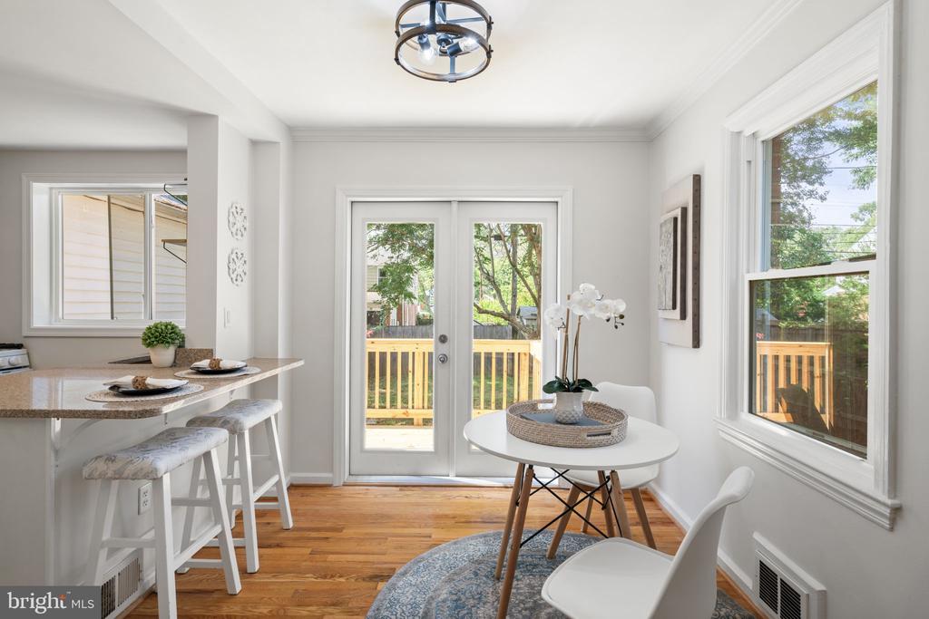 5934 WILLIAMSBURG ROAD