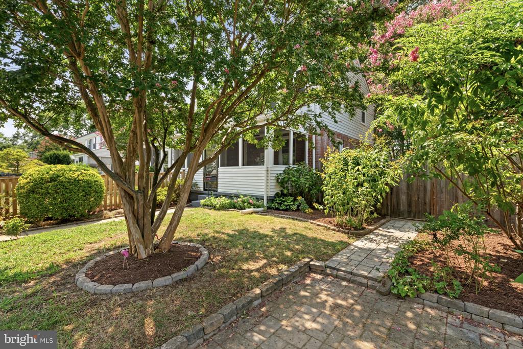 5934 WILLIAMSBURG ROAD