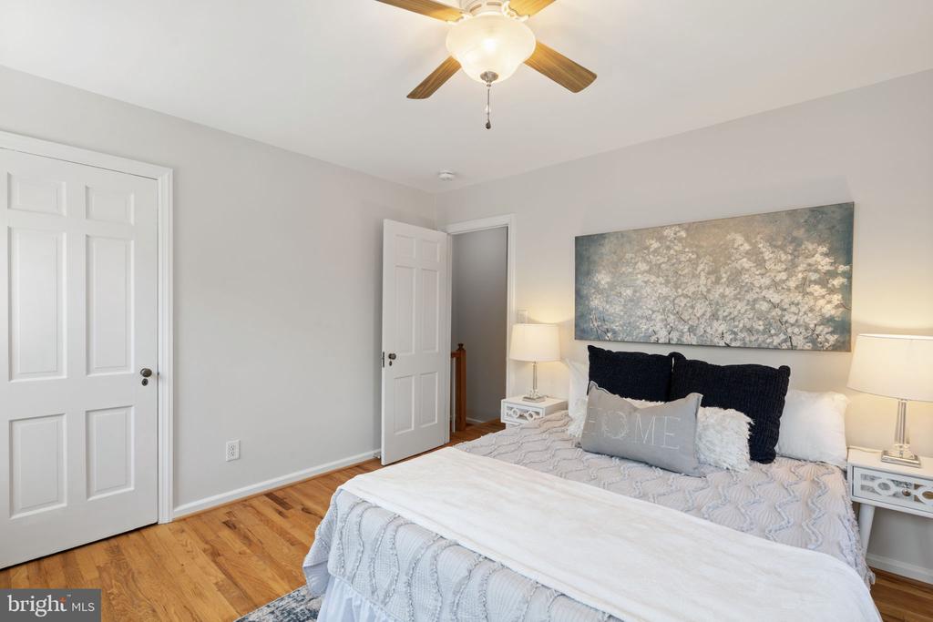 5934 WILLIAMSBURG ROAD