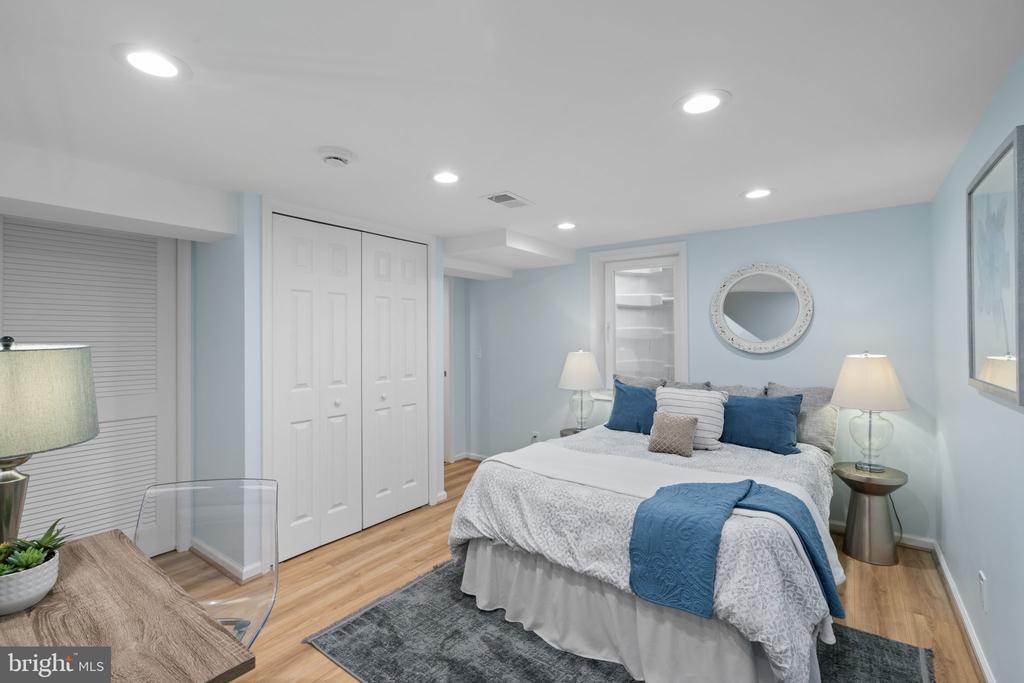 5934 WILLIAMSBURG ROAD