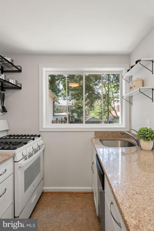 5934 WILLIAMSBURG ROAD