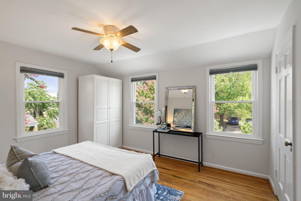 5934 WILLIAMSBURG ROAD
