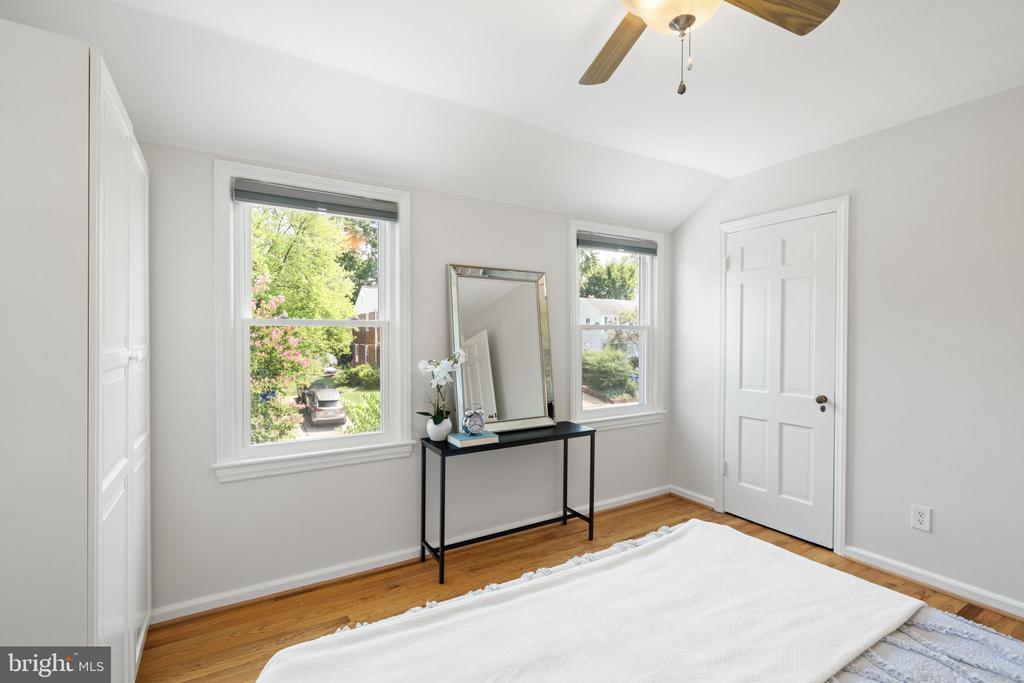 5934 WILLIAMSBURG ROAD