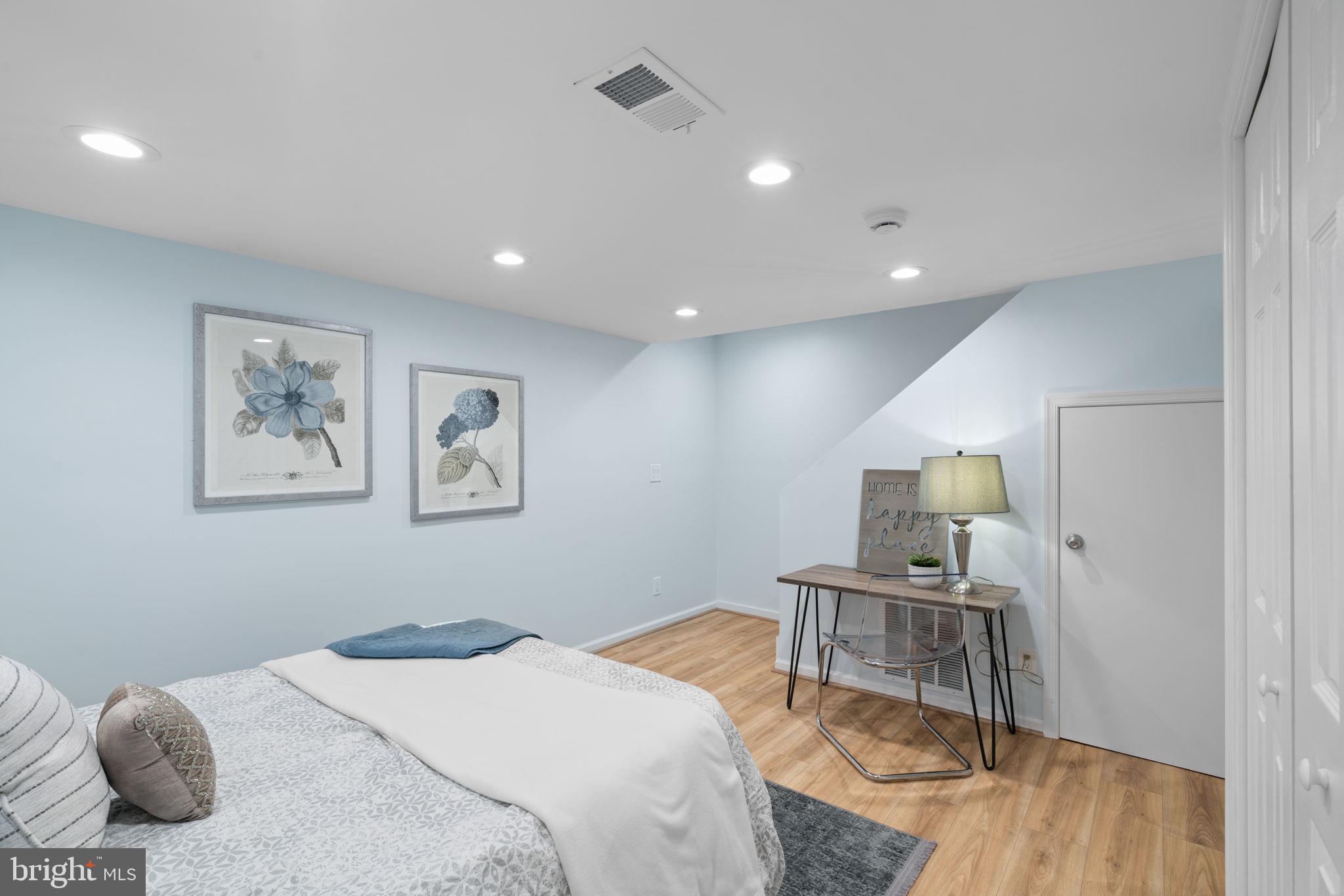 5934 WILLIAMSBURG ROAD