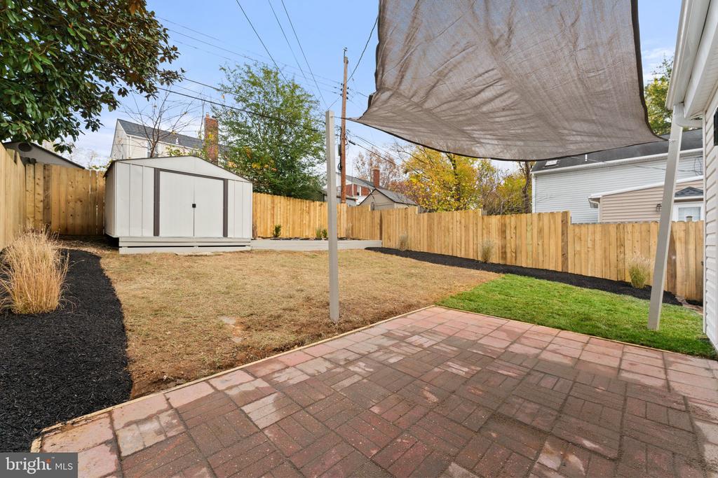 5923 EDGEHILL DRIVE