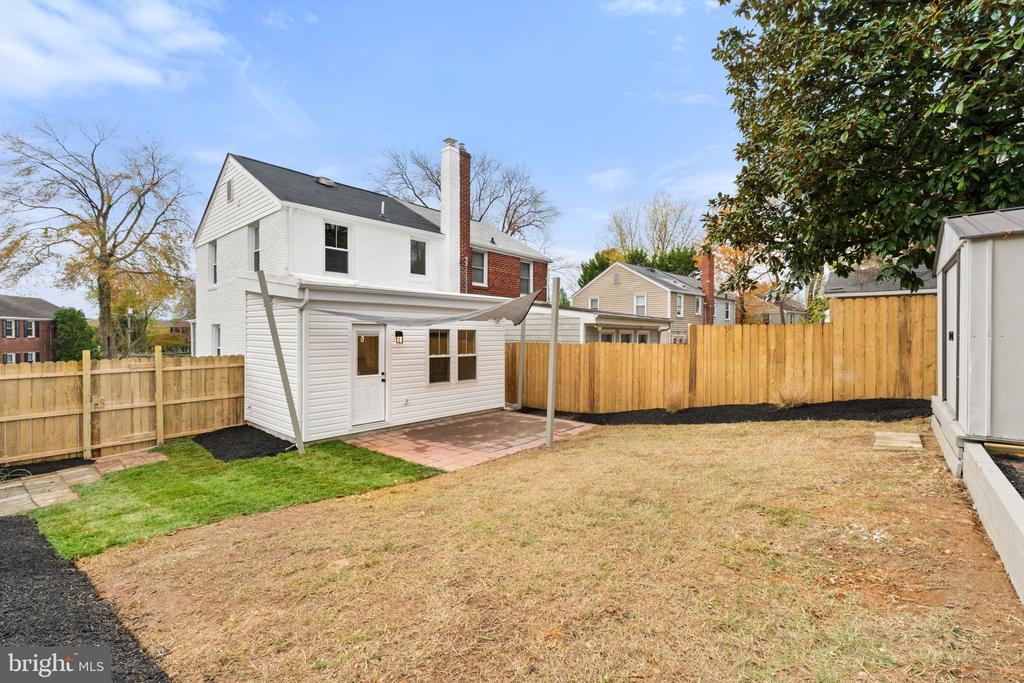 5923 EDGEHILL DRIVE