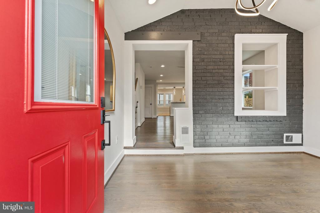 5923 EDGEHILL DRIVE
