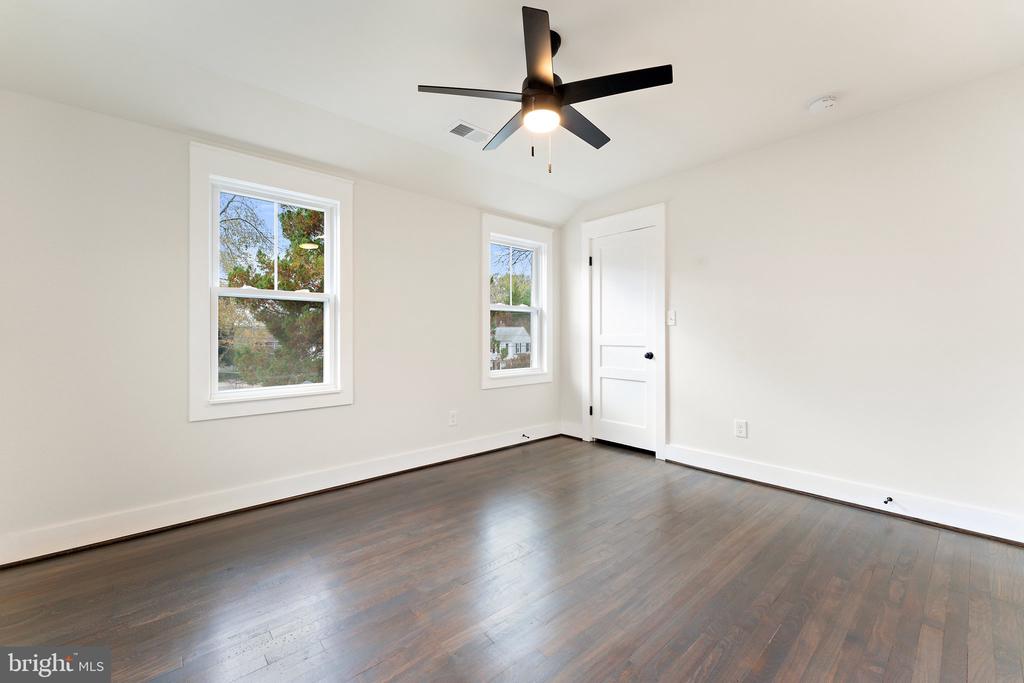 5923 EDGEHILL DRIVE