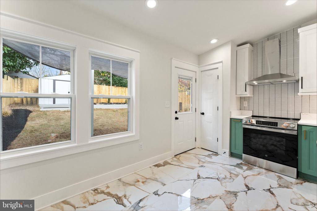 5923 EDGEHILL DRIVE