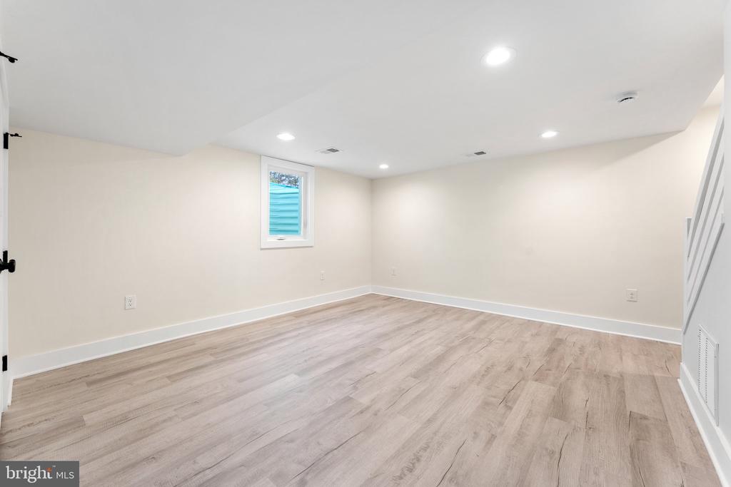 5923 EDGEHILL DRIVE