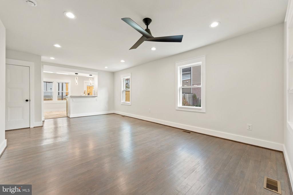 5923 EDGEHILL DRIVE