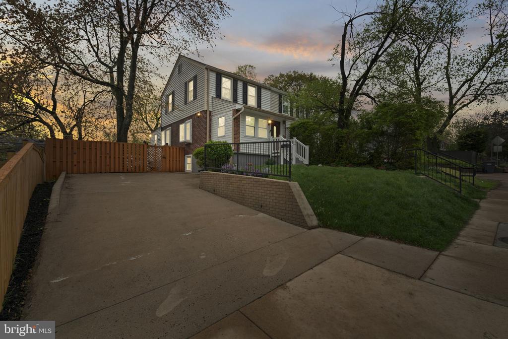 2732 FORT DRIVE