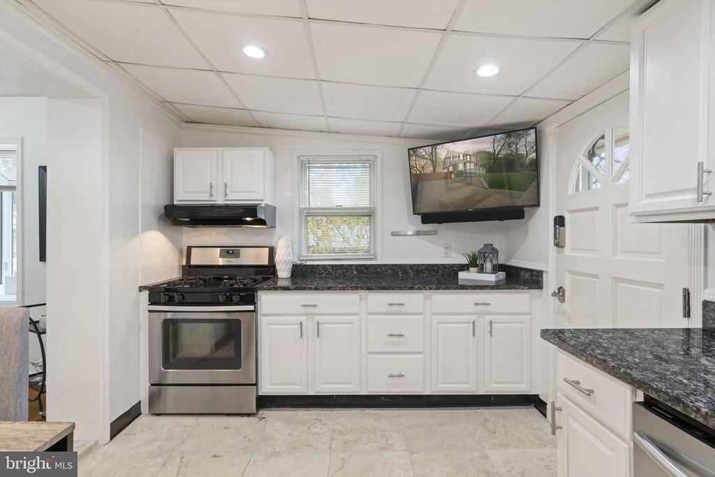 2732 FORT DRIVE