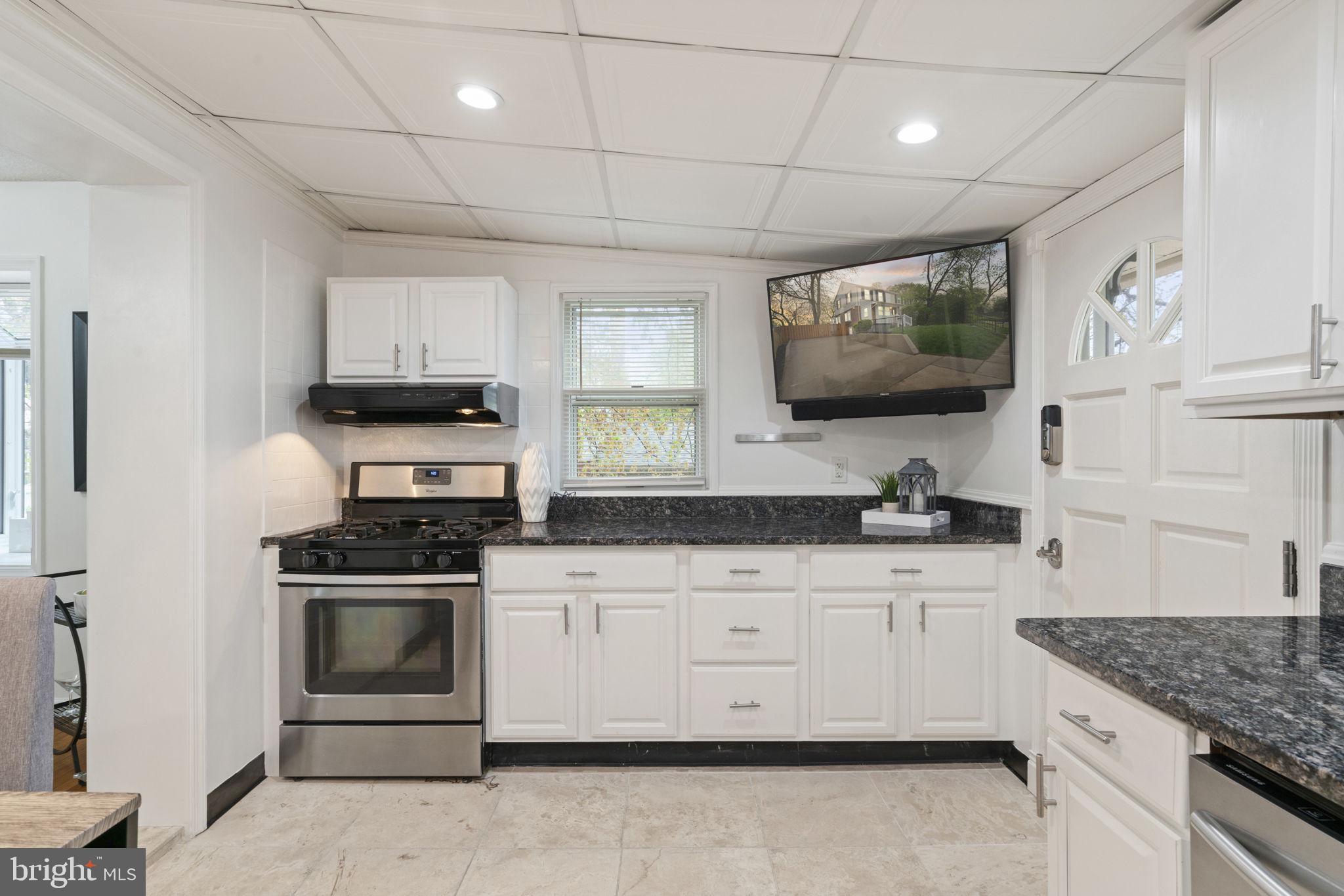 2732 FORT DRIVE