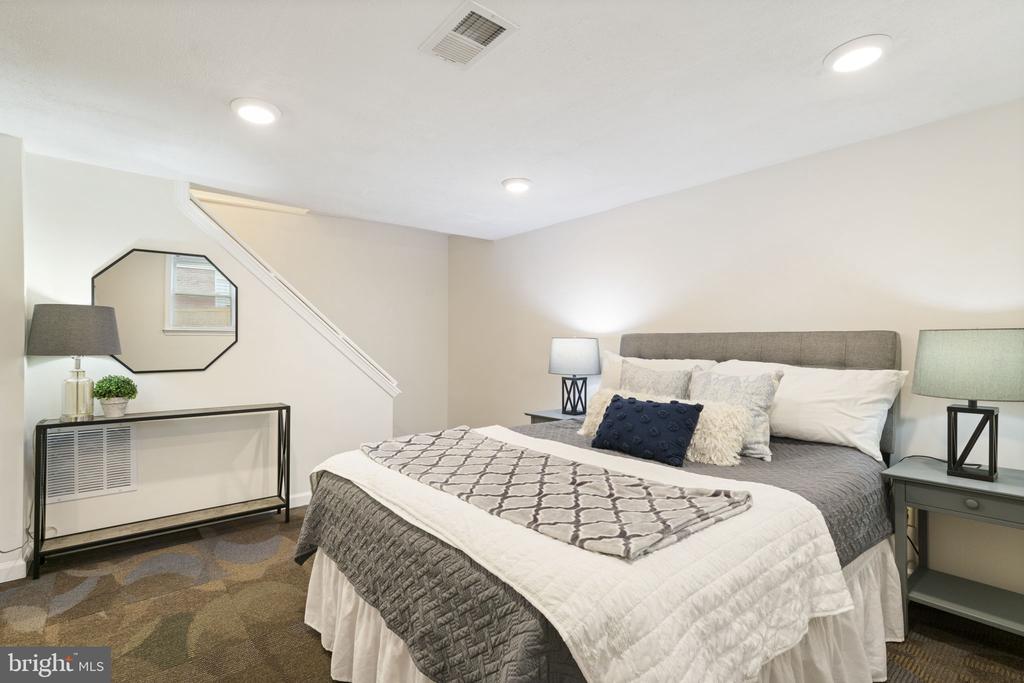 2732 FORT DRIVE