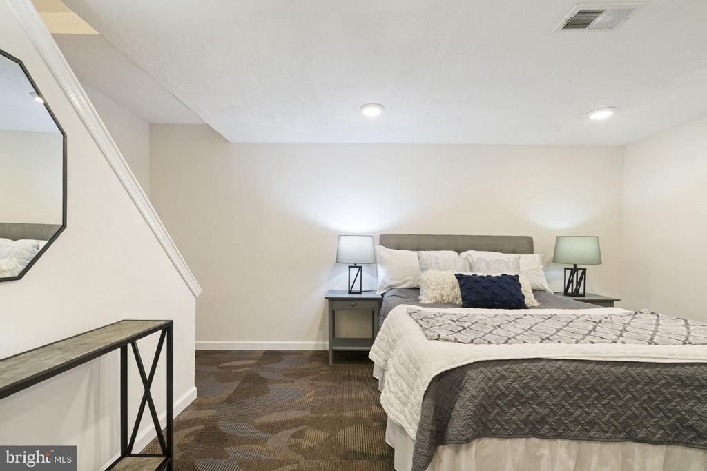 2732 FORT DRIVE