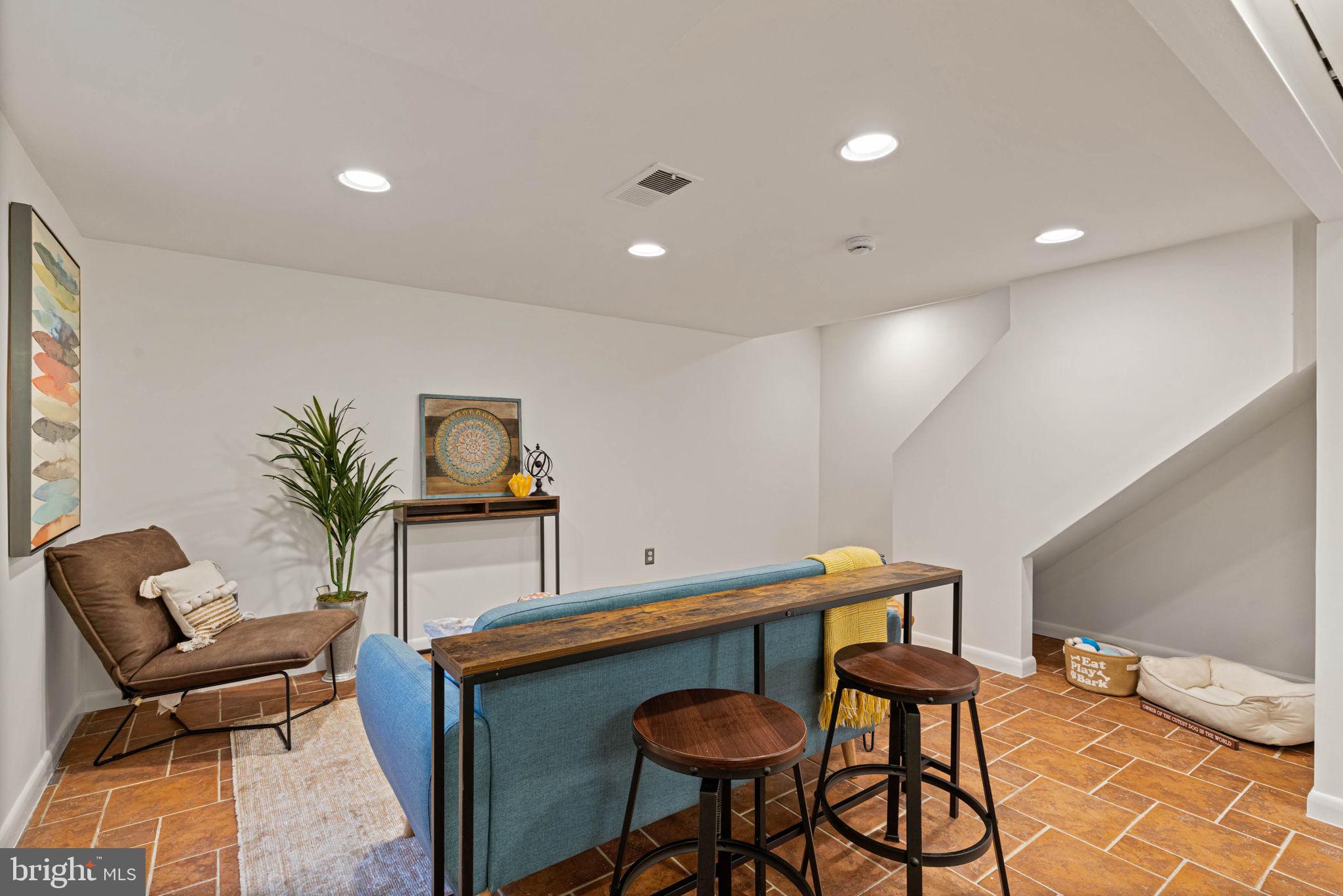 2719 FORT DRIVE