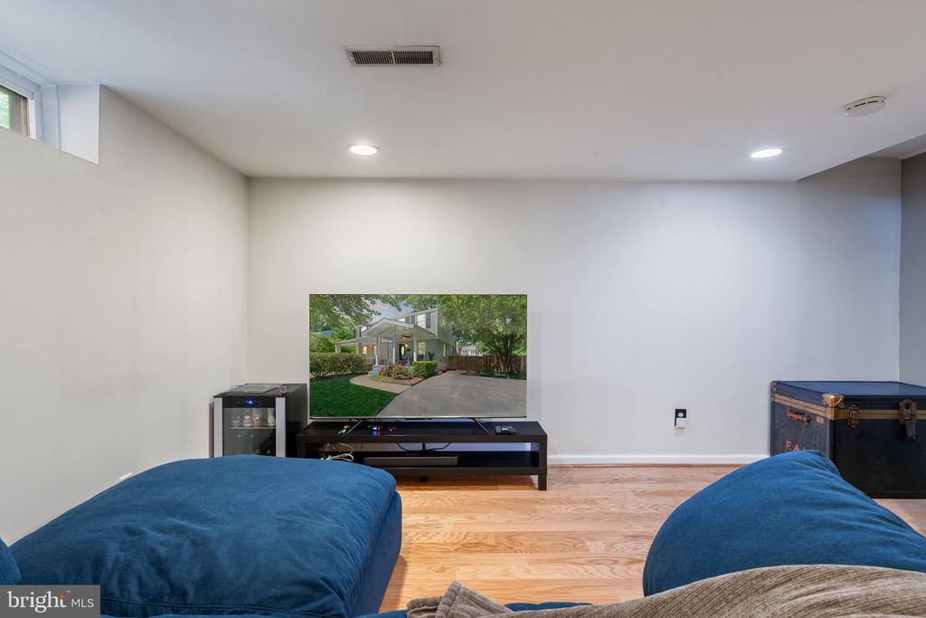 6002 WILLIAMSBURG ROAD