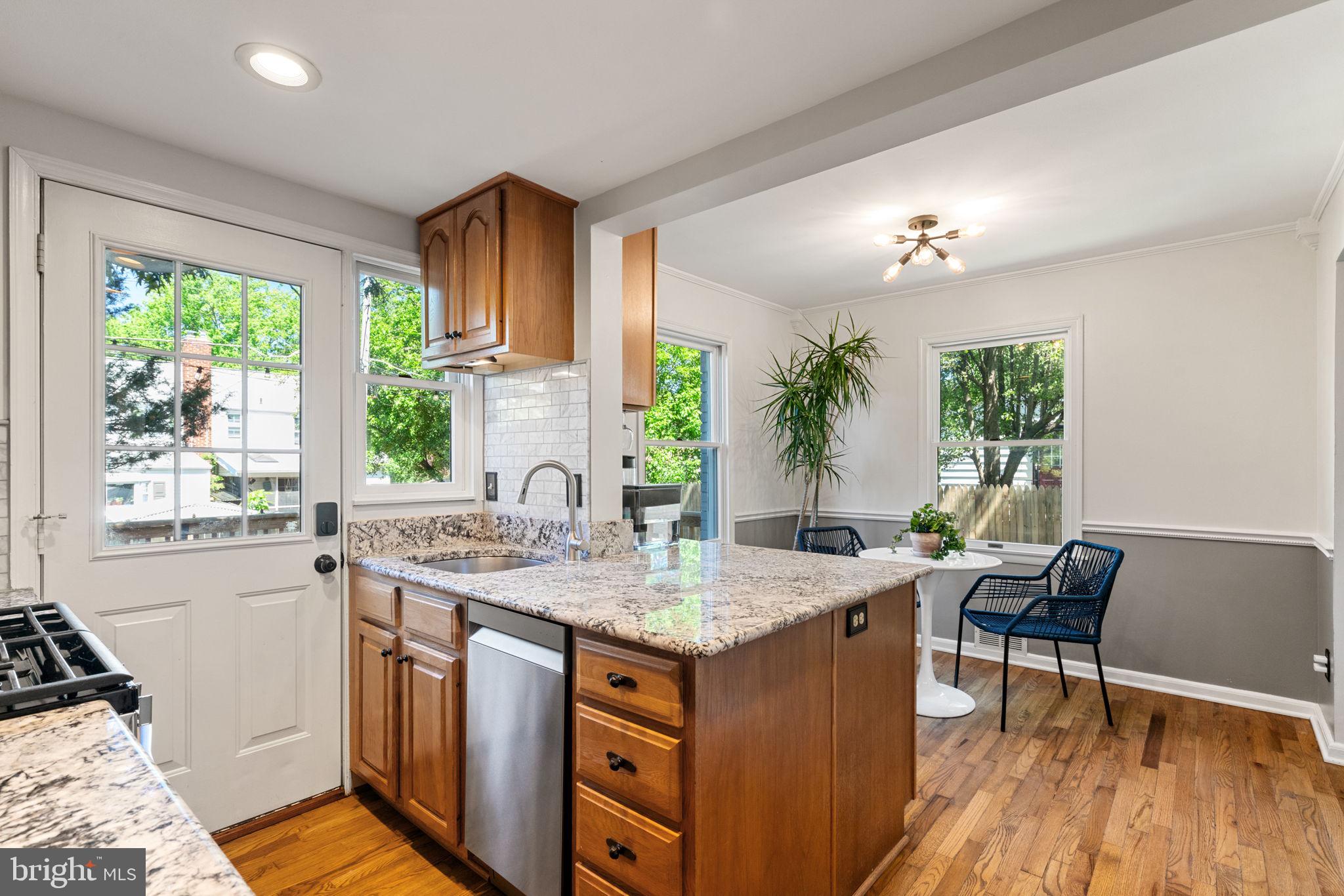 6002 WILLIAMSBURG ROAD