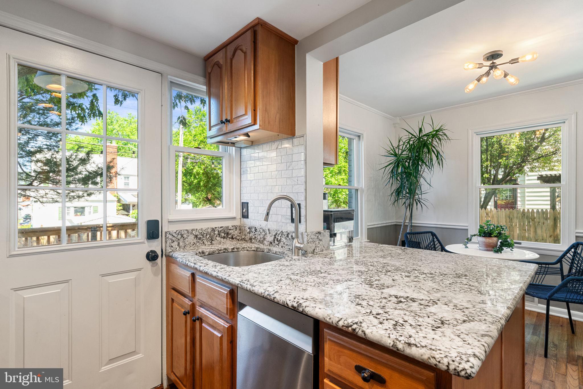 6002 WILLIAMSBURG ROAD