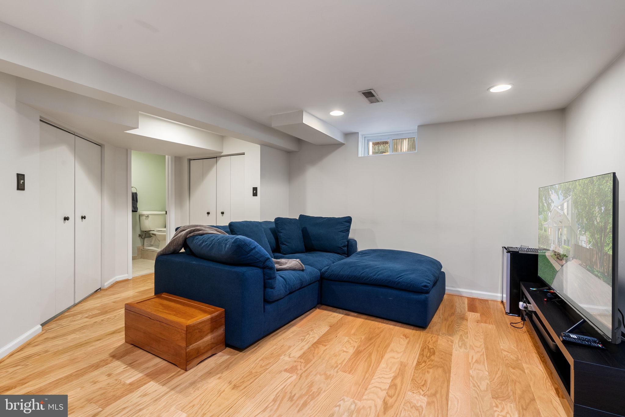 6002 WILLIAMSBURG ROAD