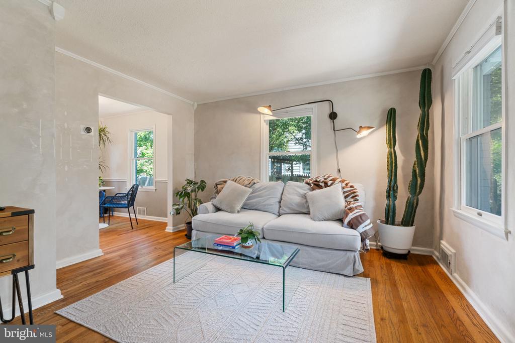 6002 WILLIAMSBURG ROAD