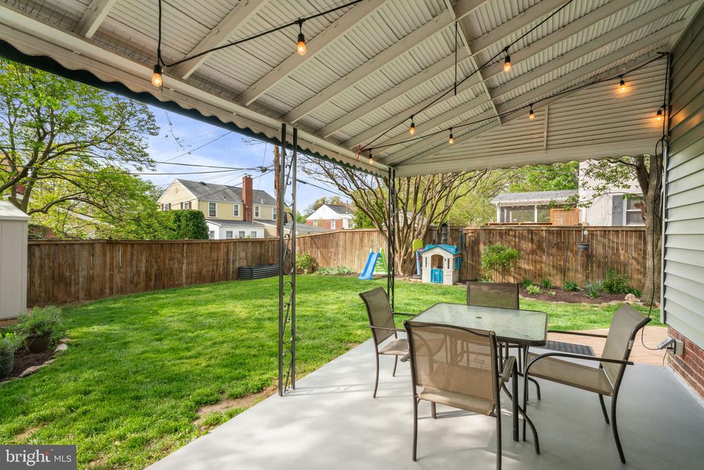 5950 WILLIAMSBURG ROAD
