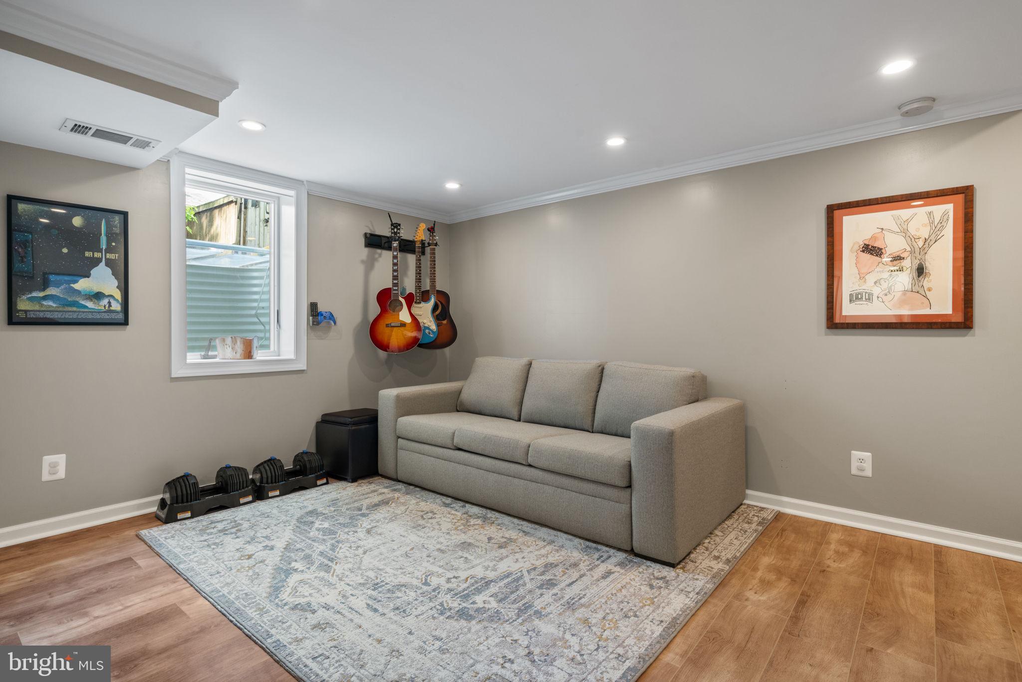 5950 WILLIAMSBURG ROAD