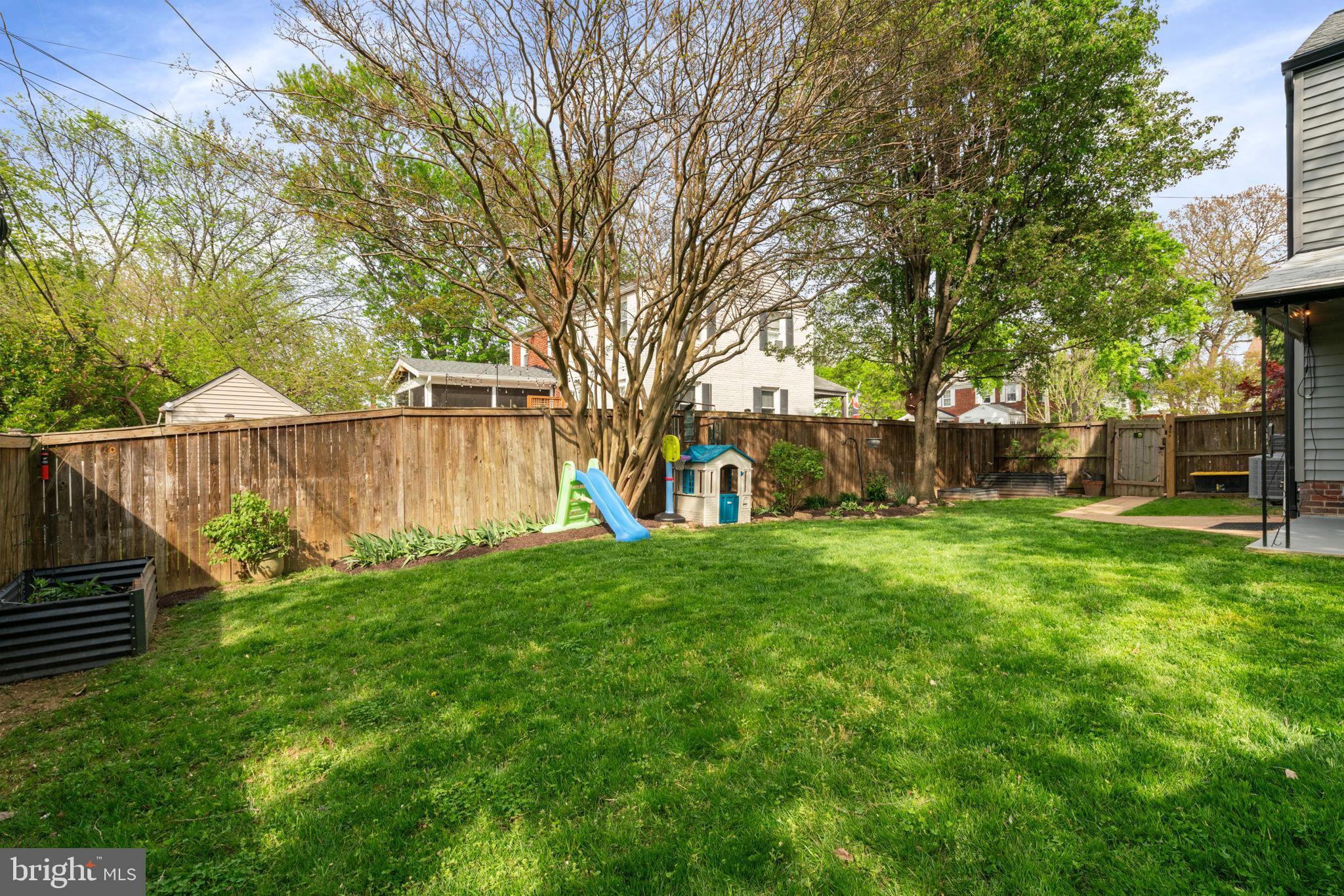 5950 WILLIAMSBURG ROAD